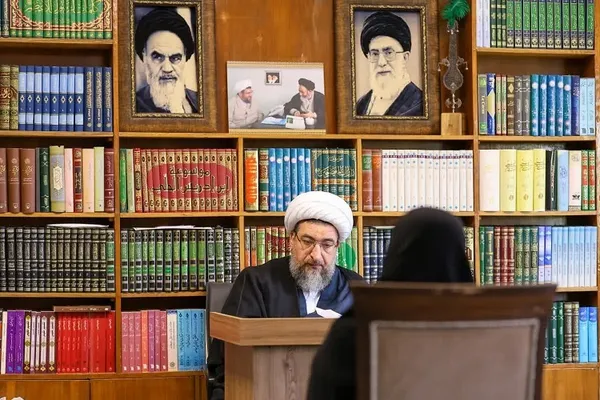 دیدار چهره به چهره  اقشار مختلف مردم با امام جمعه تبریز