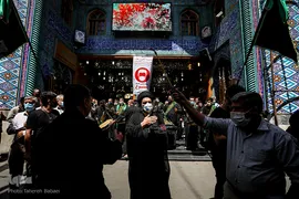 پرچم عزا بر فراز حسینیه کربلایی‌های تهران