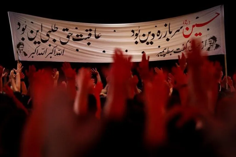 مدحی که گاه پهلو به ذم می‌زند