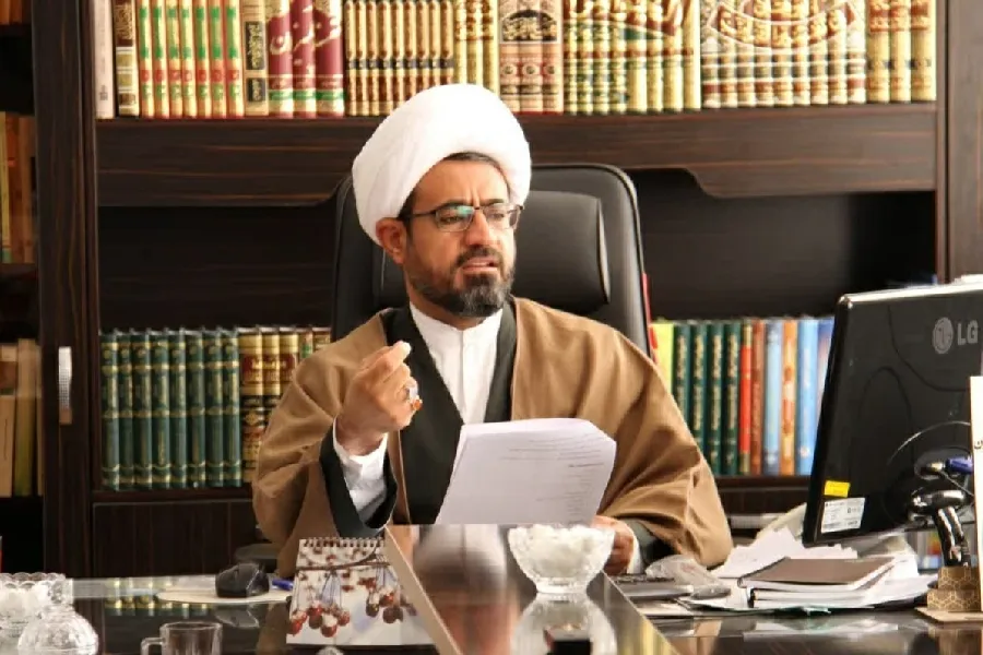 دشمن برای توهین به مقدسات گفتمان‌سازی می‌کند