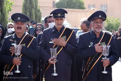 اهتزاز پرچم حرم حضرت اباعبدالله الحسین(ع) در شیراز