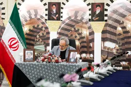 ادای احترام رؤسای بعثه سایر کشور‌های اسلامی و هیئت‌های همراهشان به مقام رئیس جمهور شهید
