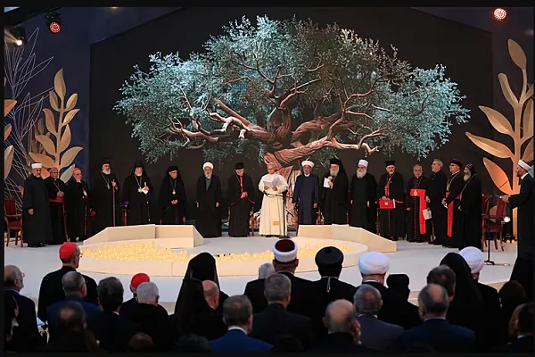 Papa asikiliza Biblia na Qur’ani katika mkutano wa kidini Beirut