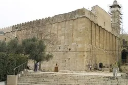 L'occupation interdit l'appel à la prière à la mosquée Ibrahimi