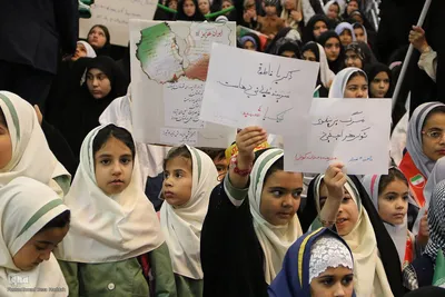دانش آموزان شیرازی در سوگ همکلاسی های شهید