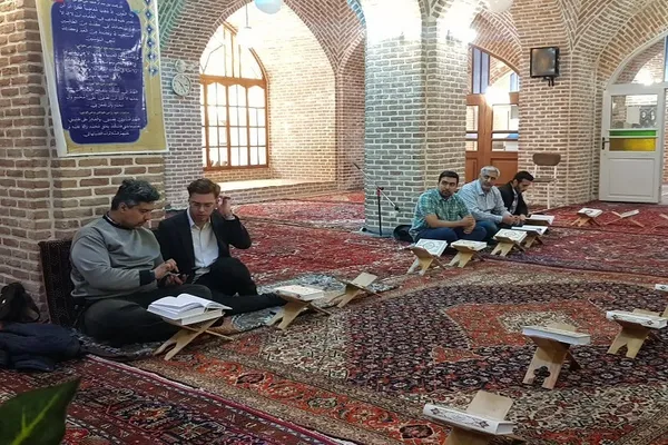 کرسی تلاوت مسجد استاد شاگرد تبریز