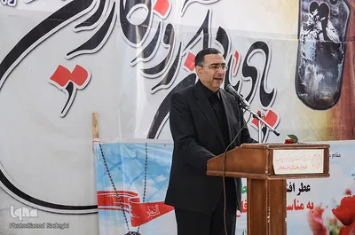 غبار روبی و عطر افشانی مزار مطهر شهدا بمناسبت هفته ی دفاع مقدس‎