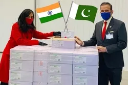 বিপদে প্রতিবেশীর পাশে, পাকিস্তানকে করোনা টিকার সাড়ে ৪ কোটি ডোজ দিচ্ছে ভারত