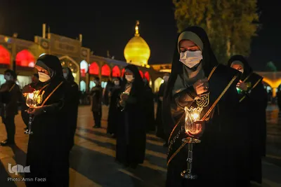 آیین لاله گردانی شام غریبان در حرم شاهچراغ (ع)