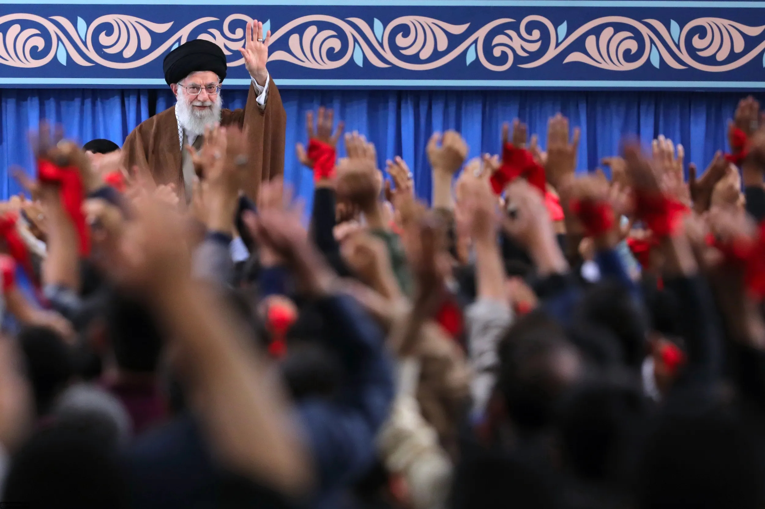 جمعی از دانش‌آموزان و دانشجویان چهارشنبه با رهبر انقلاب دیدار می‌کنند