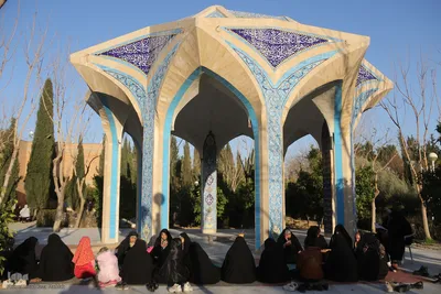 آیین جزءخوانی قرآن کریم در جوار مقبره شهدای گمنام