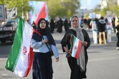 تجمع کودکان و نوجوانان در چهلمین روز شهادت دانش‌آموزان مینابی