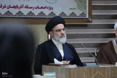 نشست تبیینی پویش «زندگی با آیه‌ها» در آذربایجان‌شرقی