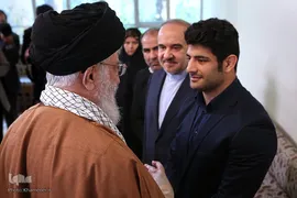 تجلیل رهبر انقلاب از پهلوان علیرضا کریمی