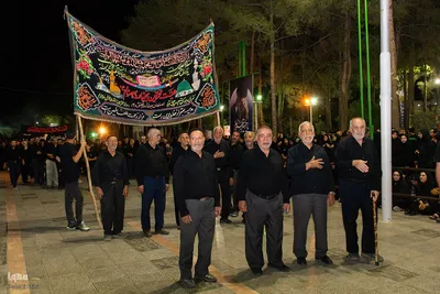 عزاداری شب هشتم محرم در گلستان شهدای اصفهان