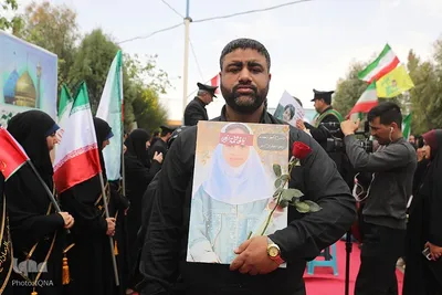 استقبال از خانواده شهدای دانش آموز میناب در قم