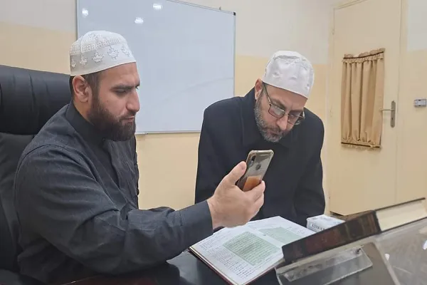 تکریم طالب أردني قرأ ختمة كاملة من القرآن بالقراءات العشر