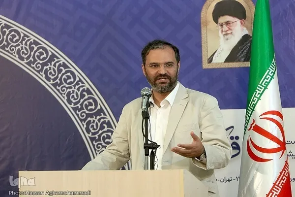ضرورت دوری از نگاه انتزاعی و سکولار به قرآن