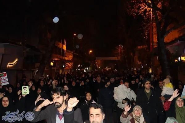 خروش حماسی ملت حسینی و ولایتمدار ساری در شب سوم شهادت امام خامنه‌ای