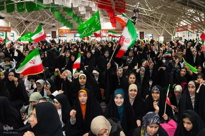 تجدید بیعت دختران و مادران اصفهانی با رهبر انقلاب در گلستان شهدا