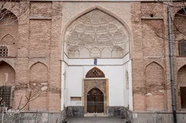 مسجد صاحب الامر، ایستاده در تاریخ