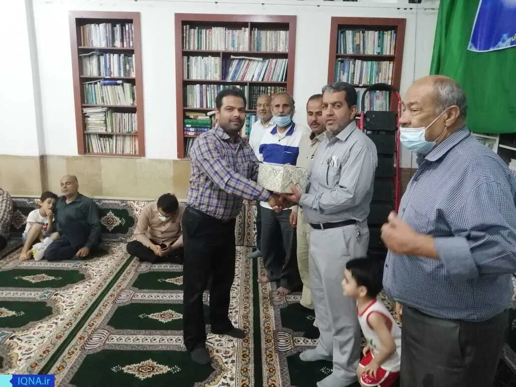 عکس | تجلیل از خادمان قرآنی مسجد حضرت ابوطالب(ع) بوشهر