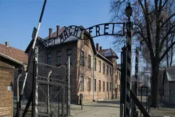 Generalsekretär der Islamischen Weltliga erstmals in Auschwitz