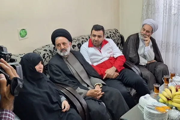 دیدار نماینده بنیاد شهید با خانواده شهیدان «غفاری‌دوست»