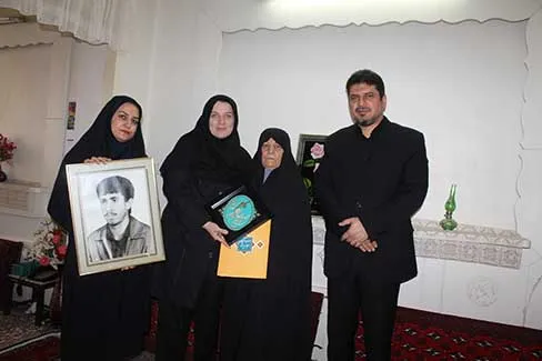 دیدار با مادر شهید «سیدمهدی هاشمی» در برنامه ستارگان پرفروغ