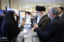 بازدید از نمایشگاه دستاوردهای صنعت هسته‌ای کشور