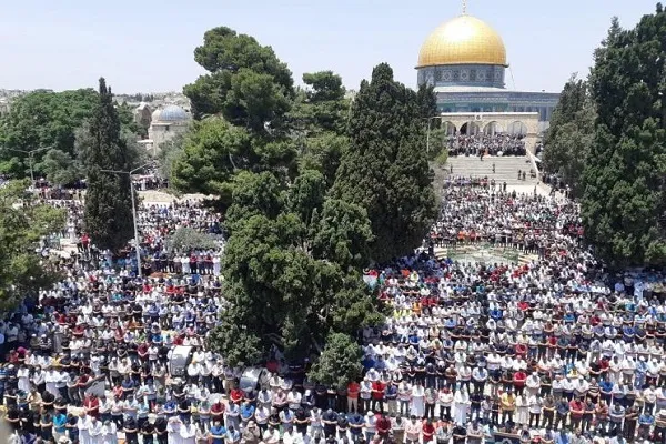ربع مليون مصل يؤدون الجمعة الأخيرة من رمضان في الأقصى