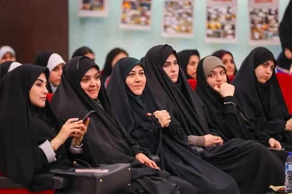 گشایش نمایشگاه «مدرسه انقلاب» در تبریز