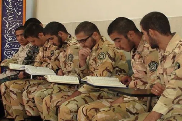بخشش اضافه خدمت سنواتی سربازان حافظ حداقل 1 جزء قرآن