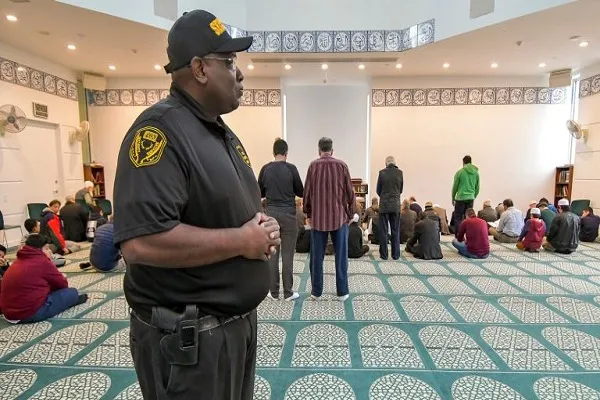استخدام محافظ مسلح برای مساجد آمریکا در ماه رمضان