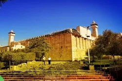 Mosquée Ibrahimi : des appels à la prière pour contrer les projets de colonisation