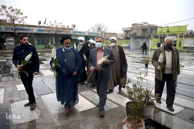 ادای احترام کاروان قرآنی انقلاب به مقام والای شهدای دفاع مقدس ساوه در امامزاده سید علی اصغر(ع) 