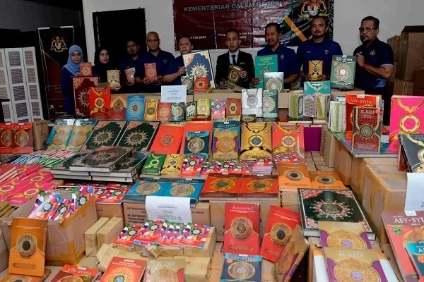 मलेशिया में बिना लाइसेंस वाले कुरान की जब्ती
