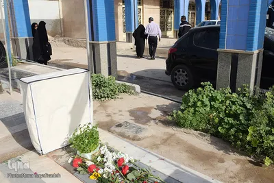 مادرانه هایی عاشقانه بر مزار تک فرزند شهیدم