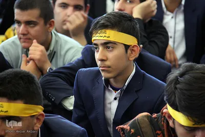 دیدار جمعی از دانش آموزان بسیجی با امام جمعه شهرکرد