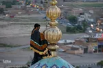 Fahne auf Kuppel der Dschamkarān-Moschee durch eine schwarze Trauerflagge ersetzt