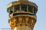 اهتزاز پرچم عزای حسینی بر فراز گنبد حرم رضوی
