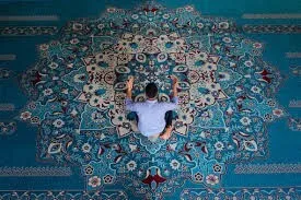 Namaz bir müminin yaşamında düzenin merkezidir
