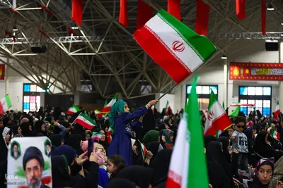 تجدید بیعت دختران و مادران اصفهانی با رهبر انقلاب در گلستان شهدا