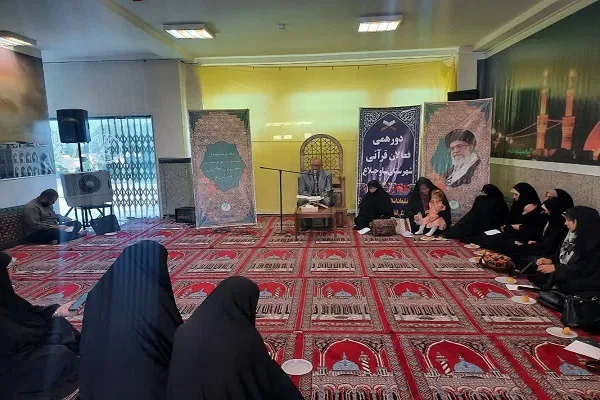 برپایی دورهمی فعالان قرآنی شهرستان ساوجبلاغ + عکس