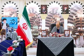 ادای احترام رؤسای بعثه سایر کشور‌های اسلامی و هیئت‌های همراهشان به مقام رئیس جمهور شهید