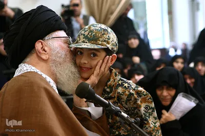 دیدار جمعی از خانواده‌های شهدای مدافع حرم با رهبر معظم انقلاب
