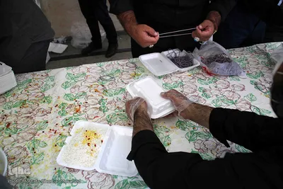 طبخ و توزیع ۲۰۰۰ پرس غذای گرم بین نیازمندان شهرستان اهر