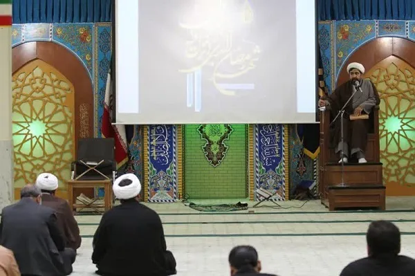 وادی سخن و عمل‌مان زمین تا آسمان فاصله است
