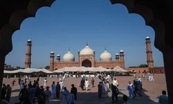 ملک بھر میں سادگی اور احتیاط کے ساتھ عیدالفطر منائی جارہی ہے+تصاویر