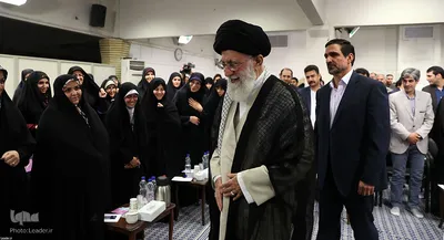 دیدار جمعی از شاعران و اهالی فرهنگ و ادب با رهبر انقلاب